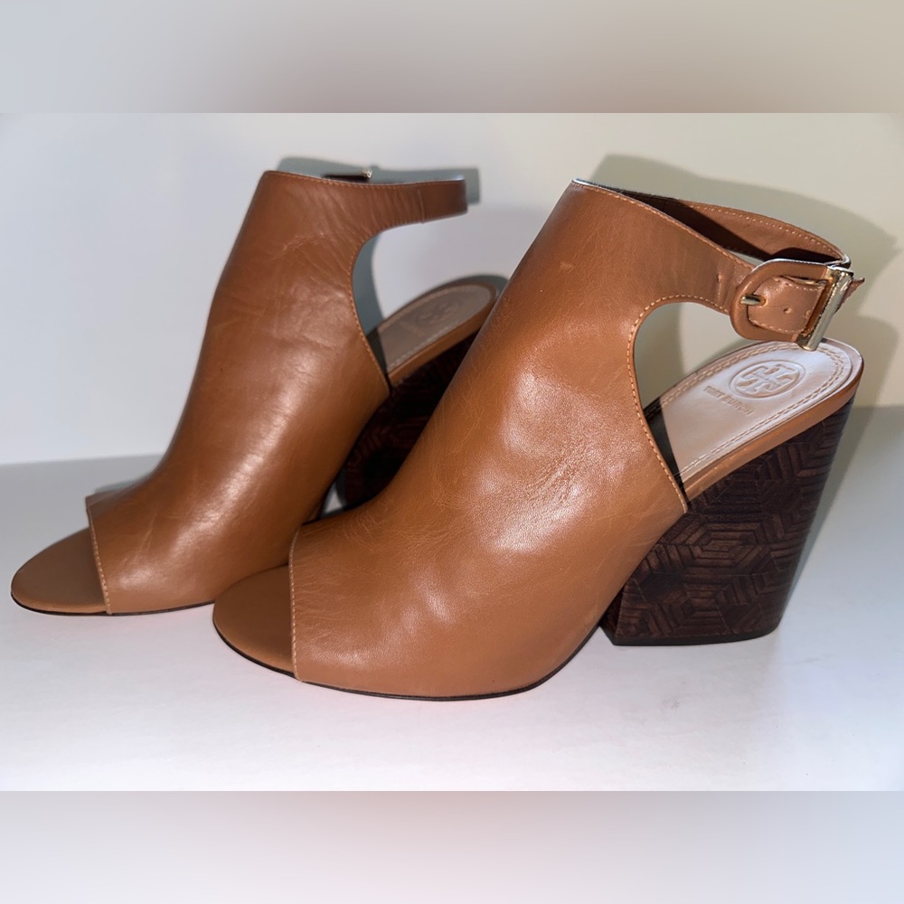 Tory Burch, Size 11, PRE-OWNED.